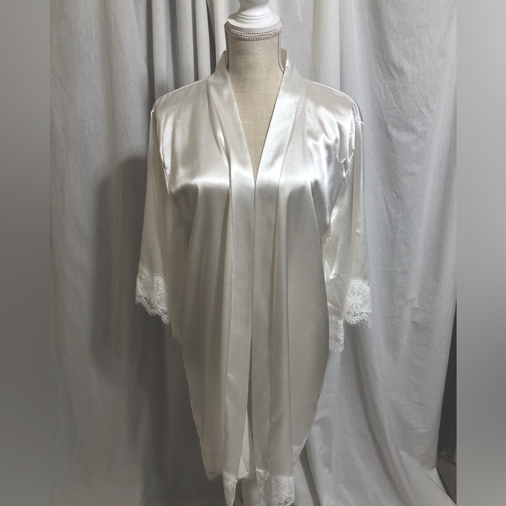 Crème Silky Robe + Tap Shorties set